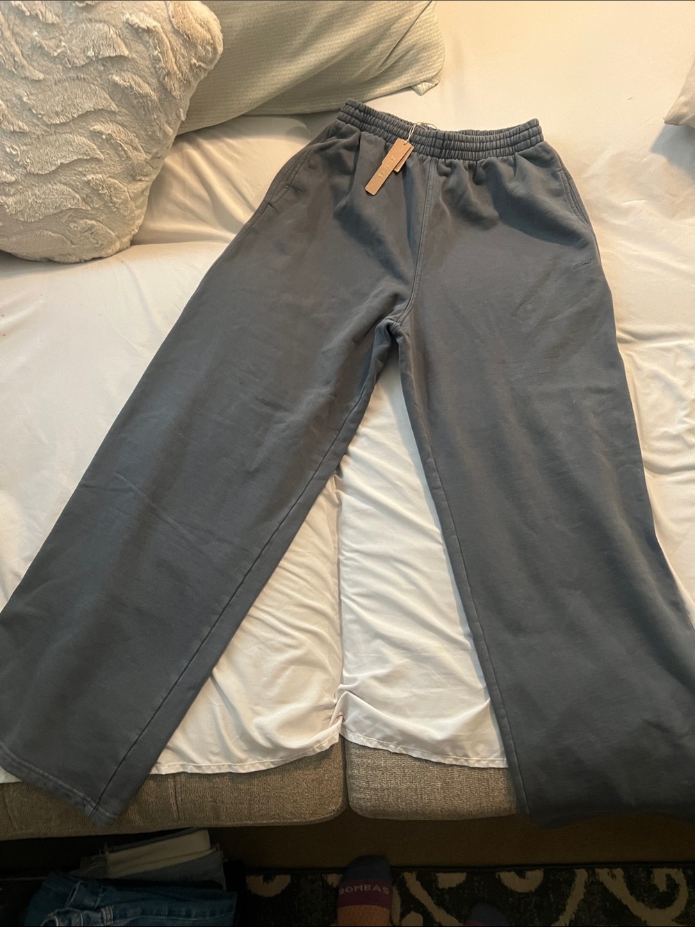 NWT Skims oversized straight leg pants small